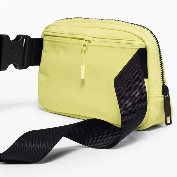 💛 Lululemon OG Everywhere Belt Bag - Lemon Vibe - Picture 7 of 8